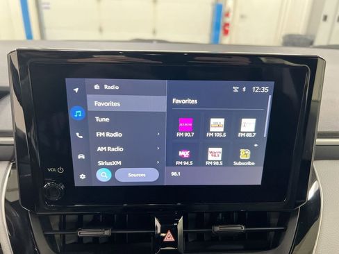 Used 2025 Toyota Corolla SE w/ Convenience Package image 14