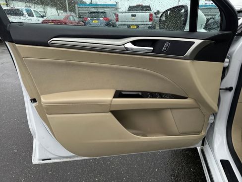 Used 2015 Ford Fusion SE image 18