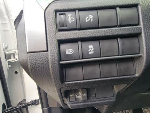 Used 2025 Toyota Tacoma TRD Off-Road image 10