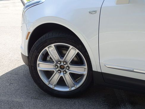 New 2025 Cadillac XT5 Luxury image 21