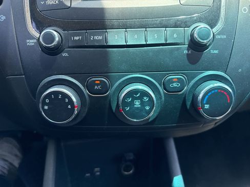 Used 2017 Kia Forte LX FWD image 18