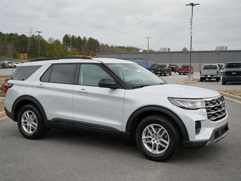 New 2026 Ford Explorer Active w/ Active Comfort Package image 12