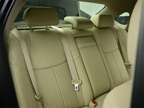 Used 2017 INFINITI Q70 3.7 image 37