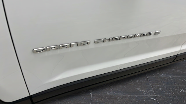 Certified 2025 Jeep Grand Cherokee Limited w/ Luxury Tech Group II AWD/4WD image 40