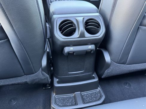 Used 2025 Jeep Wrangler Willys image 34