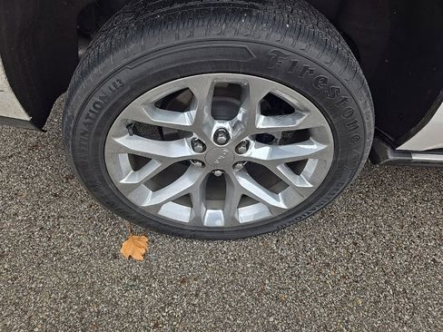 Used 2020 GMC Yukon Denali w/ Denali Premium Package image 12