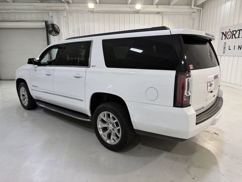 Used 2016 GMC Yukon XL SLT image 3