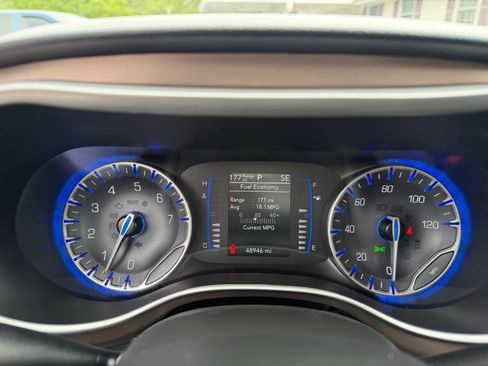 Used 2021 Chrysler Voyager L FWD image 24