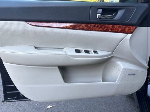 Used 2012 Subaru Outback 2.5i Limited image 11