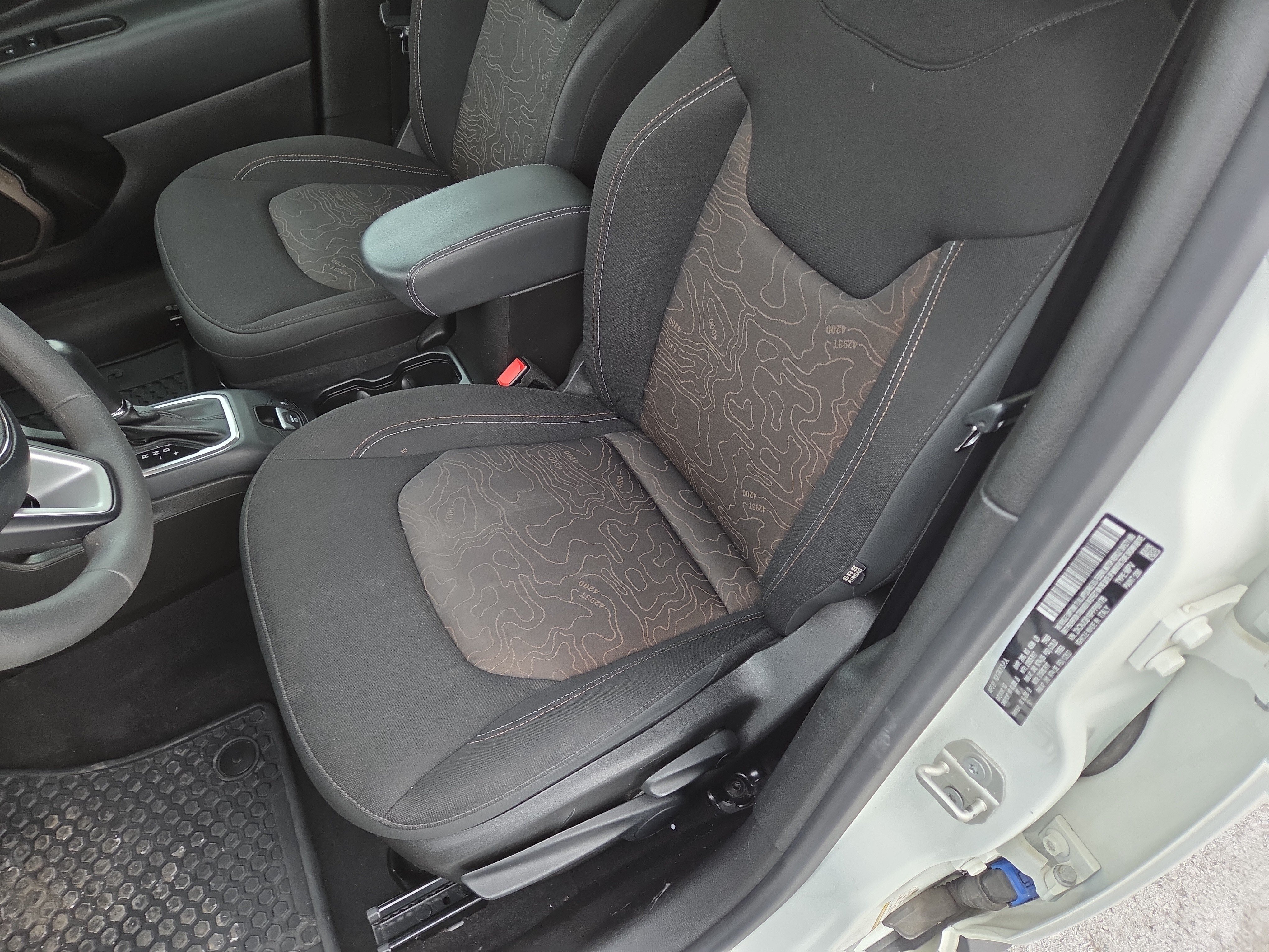 Certified 2023 Jeep Renegade Latitude AWD/4WD image 14