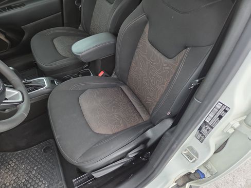 Certified 2023 Jeep Renegade Latitude AWD/4WD image 14