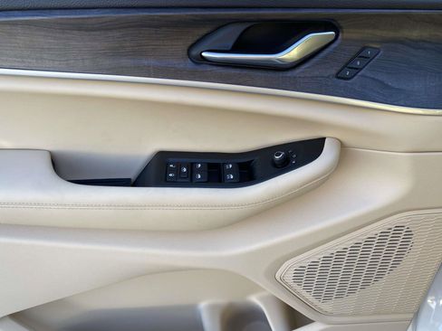 New 2025 Jeep Grand Cherokee Limited w/ Luxury Tech Group II image 18