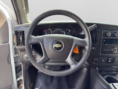 Used 2017 Chevrolet Express 2500 RWD image 10