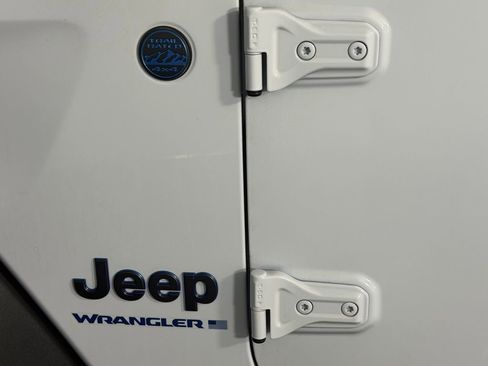 Used 2023 Jeep Wrangler Unlimited Rubicon 4xe image 13
