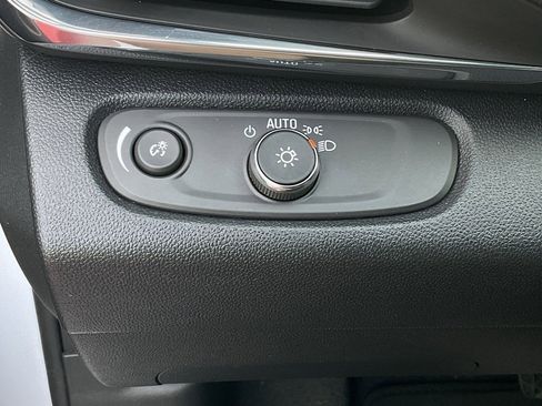 Used 2025 Buick Envista Preferred image 26