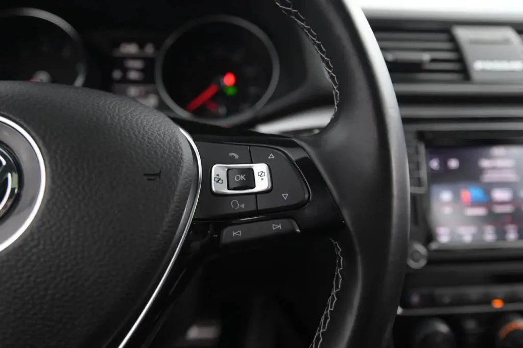Used 2018 Volkswagen Passat GT FWD image 19