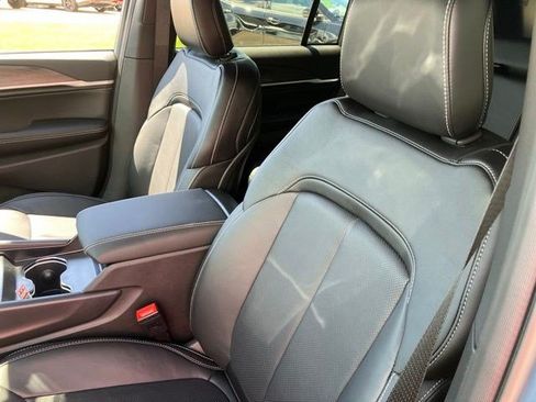New 2026 Jeep Grand Cherokee Limited AWD/4WD image 12