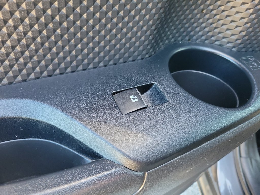 Used 2018 Toyota C-HR XLE FWD image 13