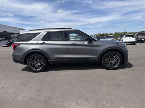 New 2026 Ford Explorer ST-Line RWD image 3