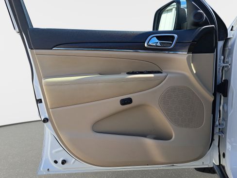 Used 2014 Jeep Grand Cherokee Limited image 27