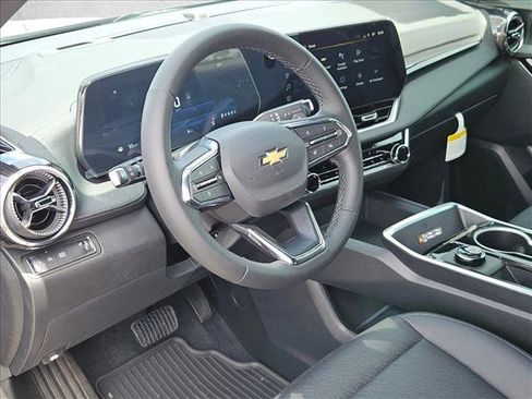 New 2026 Chevrolet Equinox LT w/ Convenience Package II FWD image 3