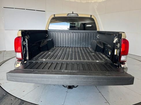 Used 2017 Toyota Tacoma TRD Off-Road w/ Tow Package RWD image 13