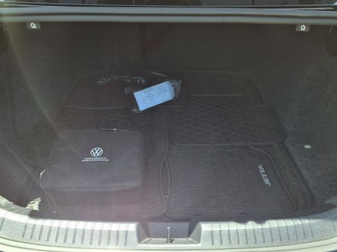 Certified 2024 Volkswagen Jetta SE w/ Panoramic Sunroof Package FWD image 8