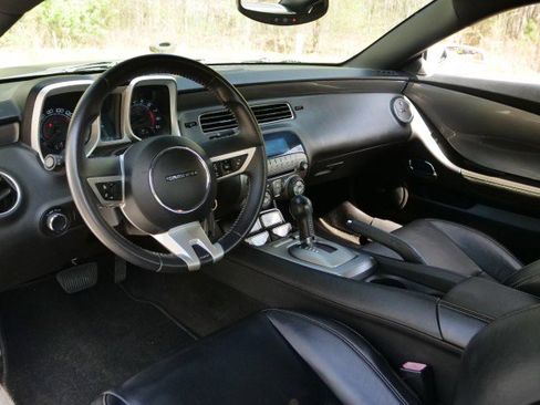 Used 2010 Chevrolet Camaro SS image 2