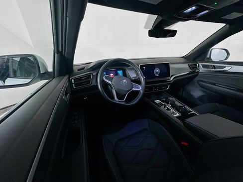 Used 2025 Volkswagen Atlas Cross Sport SE image 18