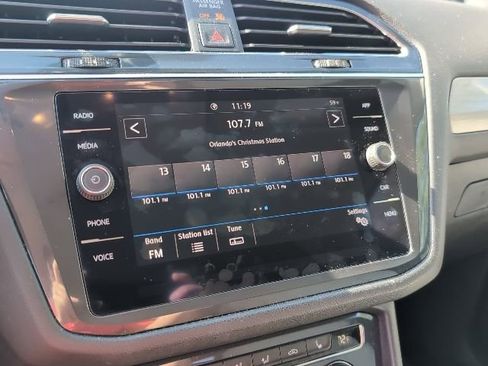 Used 2020 Volkswagen Tiguan SE image 13
