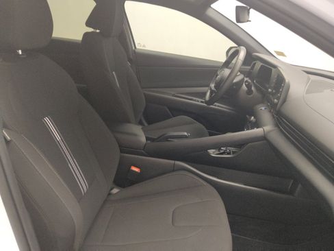 Used 2025 Hyundai Elantra Sport FWD image 21