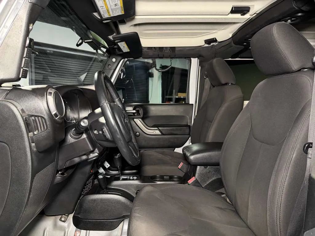 Used 2018 Jeep Wrangler Sport AWD/4WD image 29