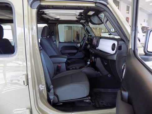 Used 2025 Jeep Wrangler Unlimited Sport AWD/4WD image 26