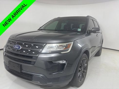 Used 2018 Ford Explorer XLT w/ Equipment Group 202A FWD image 1