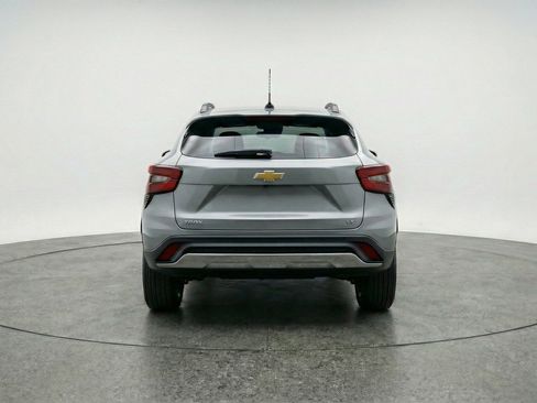 Used 2025 Chevrolet Trax LT FWD image 7