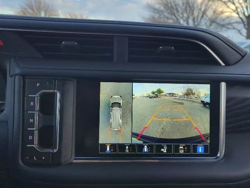 Used 2024 GMC Yukon XL Denali image 8