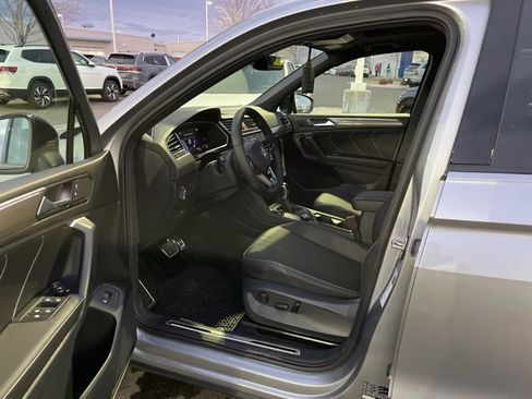 New 2024 Volkswagen Tiguan SE R-Line image 9
