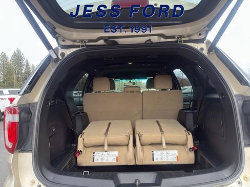 Used 2017 Ford Explorer XLT w/ Equipment Group 202A image 13