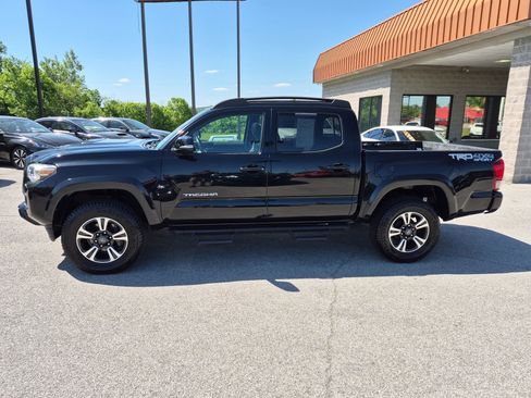 Used 2016 Toyota Tacoma TRD Sport AWD/4WD image 6