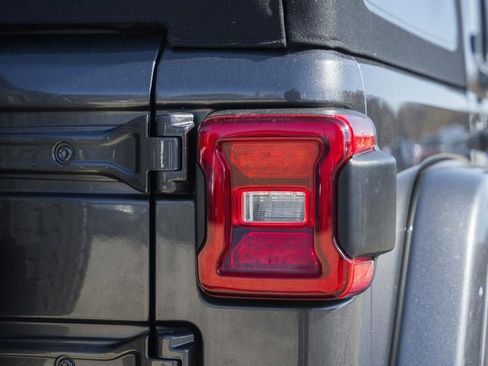 Used 2020 Jeep Wrangler Unlimited Sahara image 6