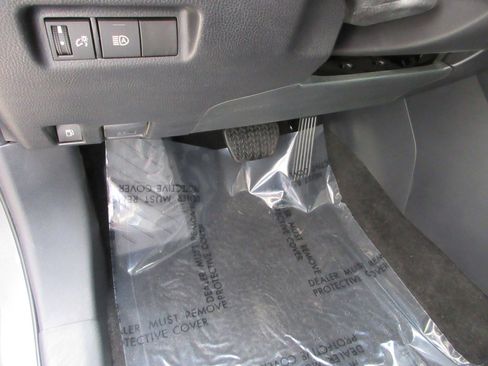 Used 2024 Toyota RAV4 XLE AWD/4WD image 28