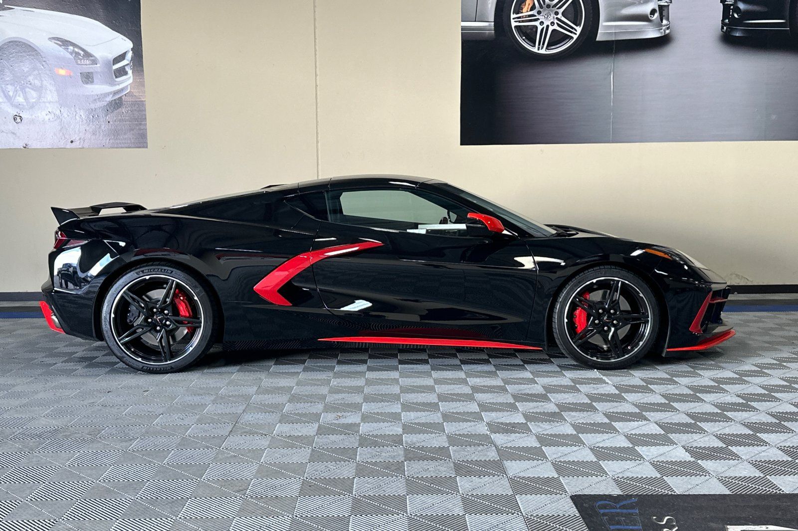 Used 2022 Chevrolet Corvette Stingray Premium Cpe w/ Z51 Performance Package RWD image 3