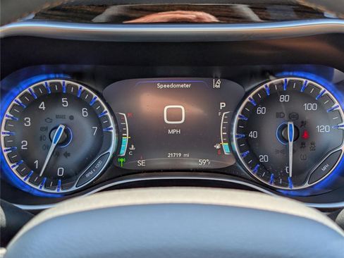Used 2021 Chrysler Pacifica Pinnacle AWD/4WD image 39