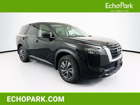 Used 2024 Nissan Pathfinder S image 1