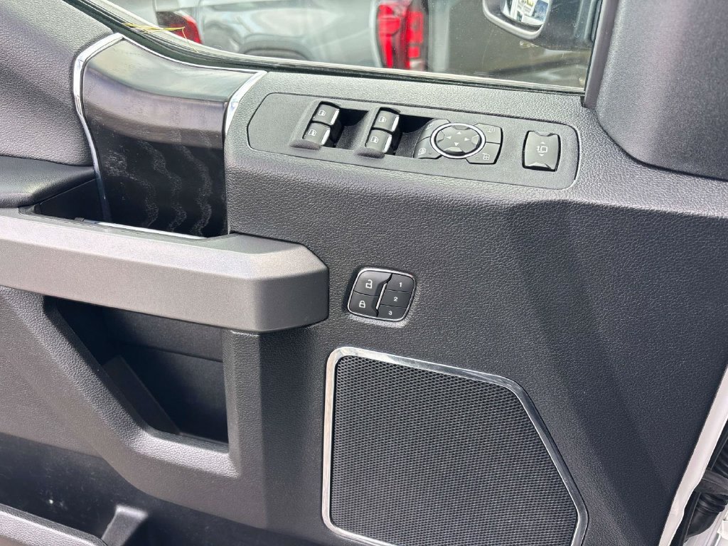 Used 2019 Ford F350 Platinum w/ Platinum Ultimate Package AWD/4WD image 18