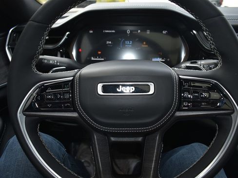 Used 2023 Jeep Grand Cherokee L Overland AWD/4WD image 15