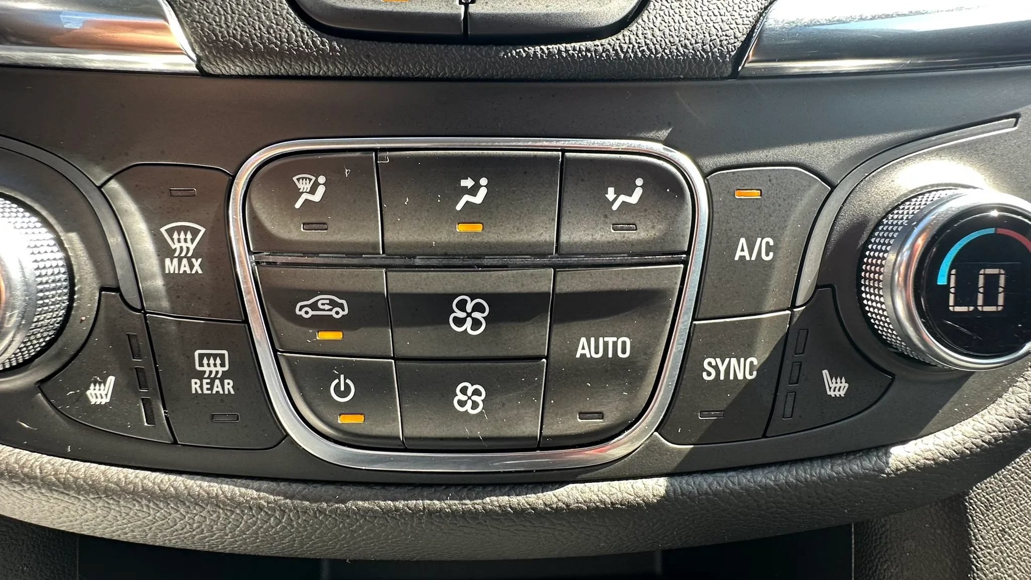 Used 2022 Chevrolet Equinox LT w/ Driver Convenience Package AWD/4WD image 23
