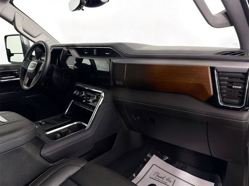 Used 2025 GMC Sierra 2500 Denali w/ Denali Reserve Package image 32