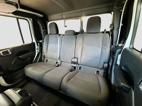 Used 2021 Jeep Gladiator Willys image 14