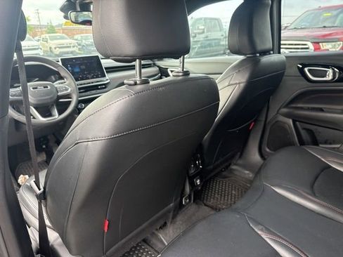 Used 2025 Jeep Compass Trailhawk AWD/4WD image 23